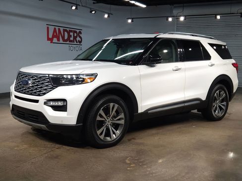 Used 2020 Ford Explorer Platinum image 3