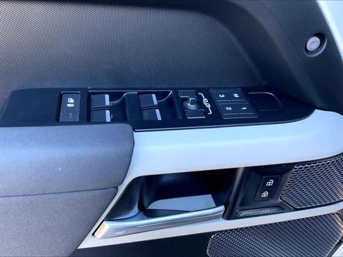Used 2023 Land Rover Defender 110 S image 31