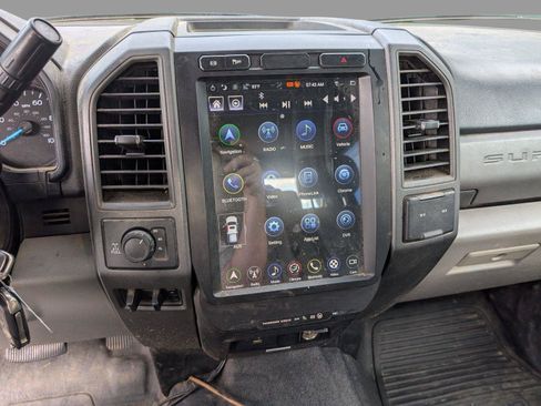 Used 2018 Ford F250 XL w/ Power Equipment Group AWD/4WD image 16