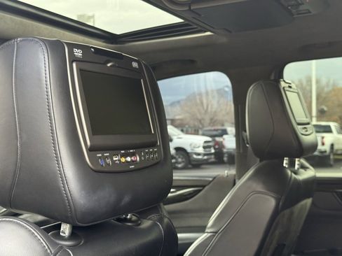 Used 2017 Cadillac Escalade ESV Platinum image 25