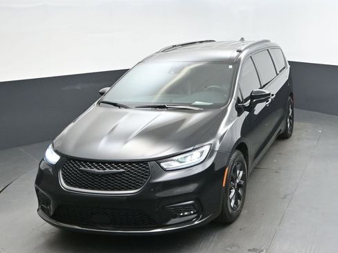Used 2022 Chrysler Pacifica Touring-L w/ S Appearance Package image 31