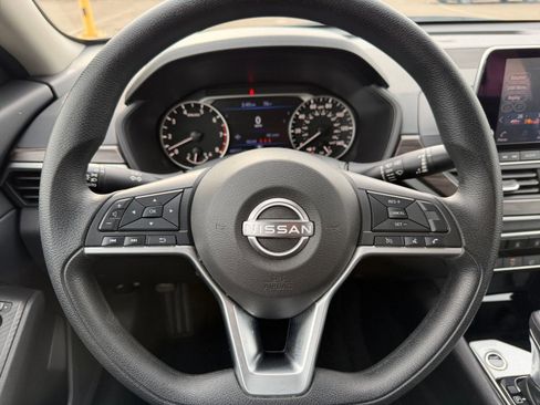 Used 2024 Nissan Altima 2.5 SV image 28