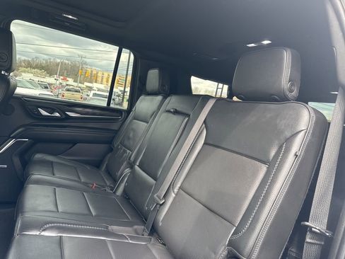 Used 2024 GMC Yukon XL Denali image 31