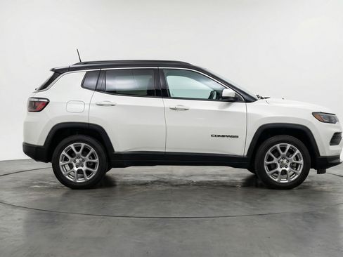 Used 2025 Jeep Compass Limited image 11