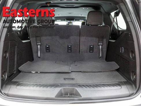 Used 2024 GMC Yukon XL SLT AWD/4WD image 9
