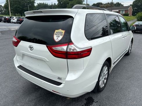Used 2017 Toyota Sienna XLE Premium image 12