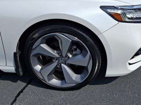 Certified 2018 Honda Accord Touring image 9