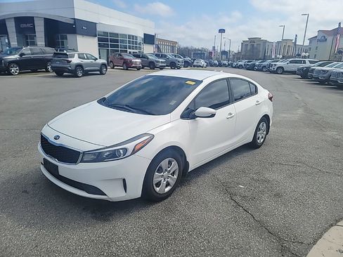 Used 2018 Kia Forte LX w/ LX Rear Camera Package image 3