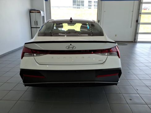 Certified 2025 Hyundai Elantra SEL FWD image 6