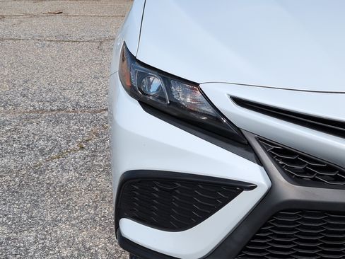 Used 2023 Toyota Camry SE FWD image 8