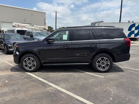 New 2026 Ford Expedition Active RWD image 2