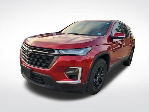 Used 2023 Chevrolet Traverse LT image 3