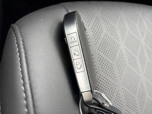 Used 2026 Kia Carnival FWD image 27