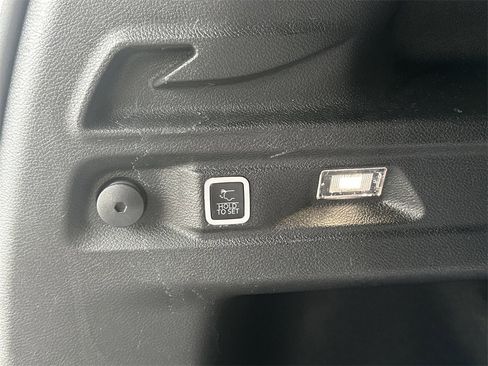 Used 2023 Jeep Grand Cherokee L Laredo image 19