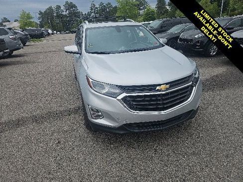 Used 2018 Chevrolet Equinox LT w/ Sun & Infotainment Package FWD image 4