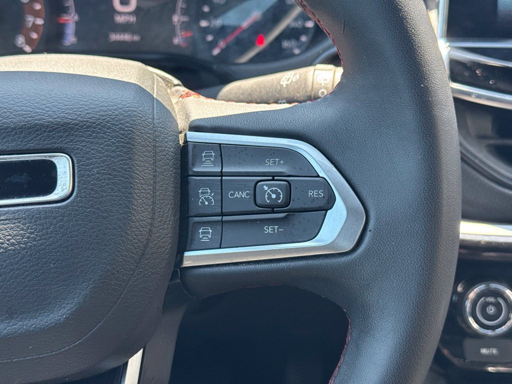 Used 2025 Jeep Compass Trailhawk AWD/4WD image 30