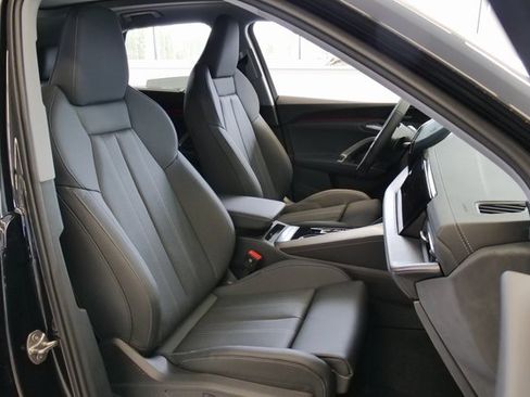 New 2025 Audi Q5 Prestige image 17