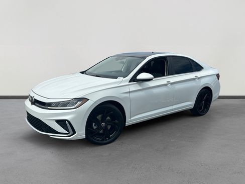 Used 2025 Volkswagen Jetta SE w/ Sunroof Package FWD image 1