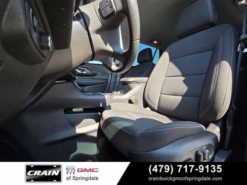 Used 2024 GMC Terrain SLE w/ Driver Convenience Package FWD image 24