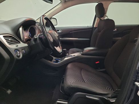 Used 2019 Dodge Journey SE w/ Connectivity Group FWD image 17