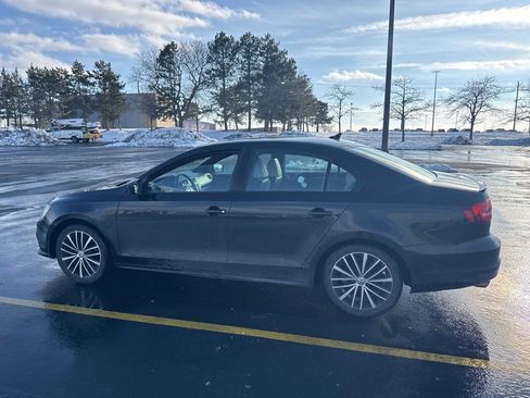 Used 2015 Volkswagen Jetta Sport image 3