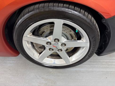 Used 2005 Chevrolet Corvette Coupe w/ Preferred Equipment Group RWD image 11
