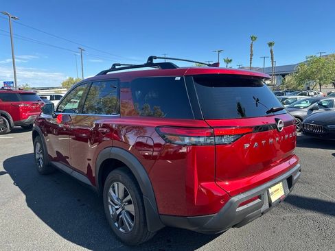 Used 2024 Nissan Pathfinder SV w/ Lighting Package (N92) FWD image 6