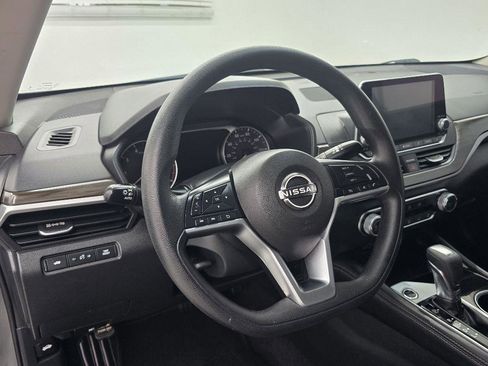 Used 2023 Nissan Altima 2.5 SV FWD image 11
