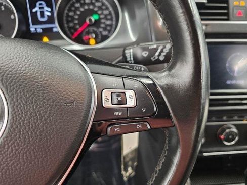 Used 2019 Volkswagen Golf S FWD image 18