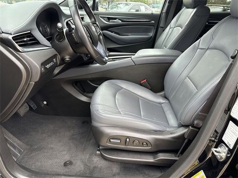 Used 2024 Buick Enclave Premium image 19