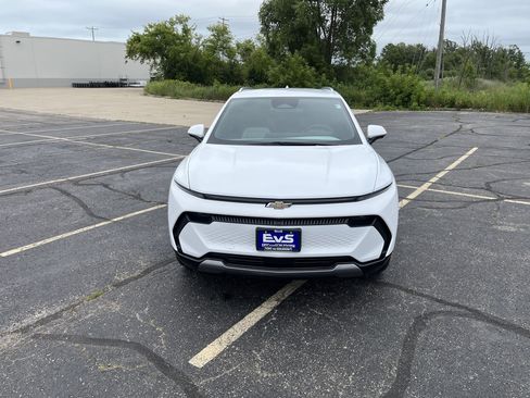 Used 2025 Chevrolet Equinox EV LT w/ Convenience Package image 2
