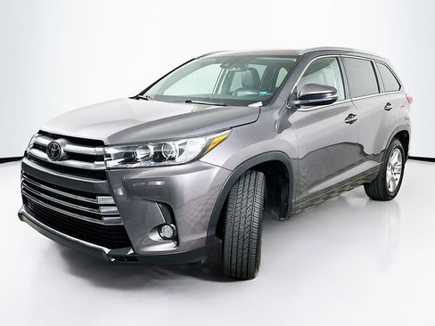 Used 2018 Toyota Highlander Limited FWD image 2