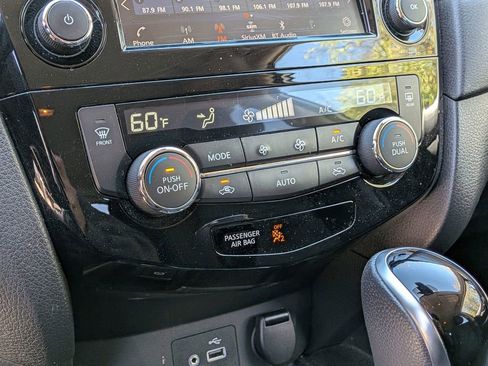 Used 2020 Nissan Rogue SV w/ Premium Package AWD/4WD image 22