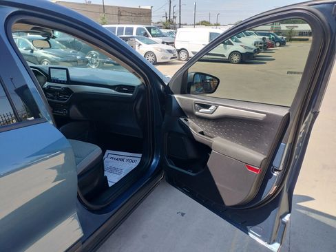 Used 2020 Ford Escape SE image 30