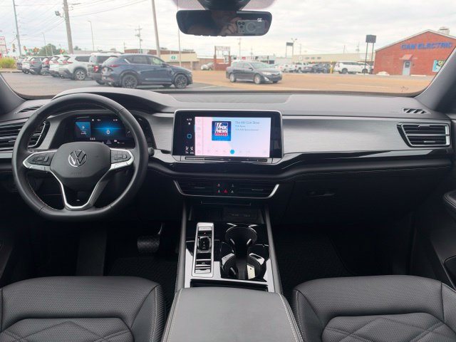 Used 2026 Volkswagen Atlas Cross Sport SE w/ Panoramic Sunroof Package FWD image 7