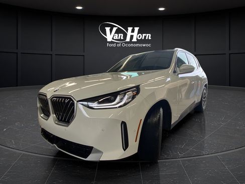 Used 2025 BMW X3 xDrive30i w/ Premium Package AWD/4WD image 3