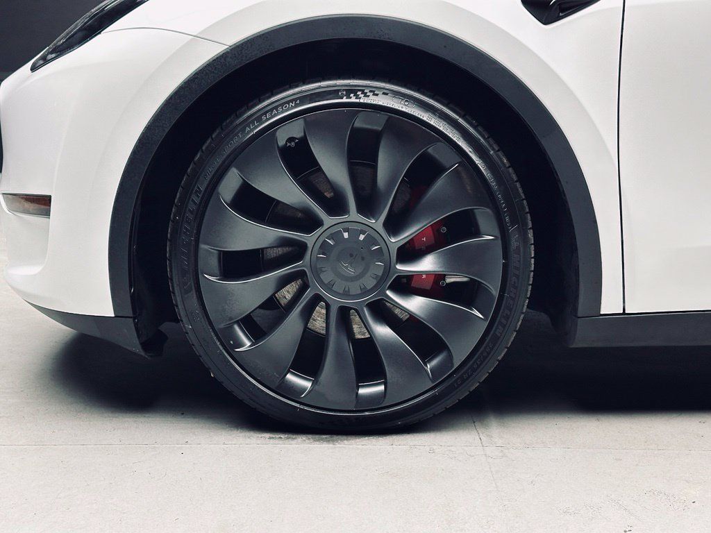 Used 2023 Tesla Model Y Performance AWD/4WD image 34
