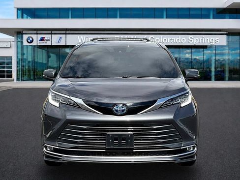Used 2025 Toyota Sienna Limited AWD/4WD image 2