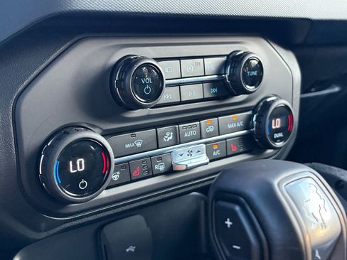 Used 2024 Ford Bronco Outer Banks image 18