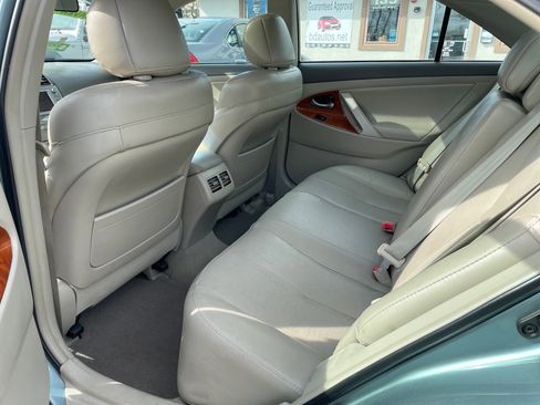 Used 2011 Toyota Camry XLE w/ SE/XLE Extra-Value Pkg image 22