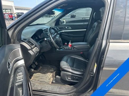 Used 2017 Ford Explorer XLT w/ Equipment Group 202A AWD/4WD image 9