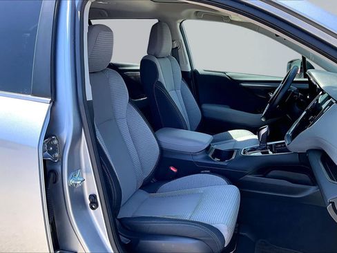 Used 2025 Subaru Outback Premium AWD/4WD image 14