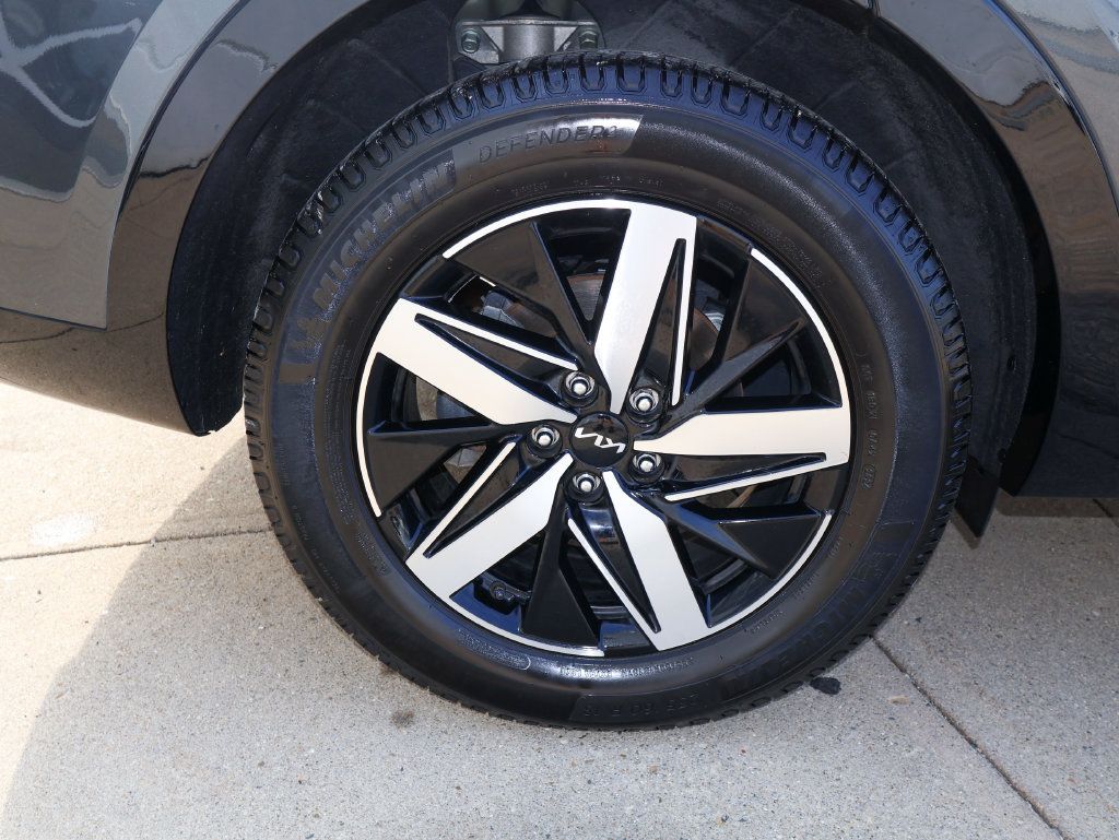 Used 2022 Kia Sorento S FWD image 9