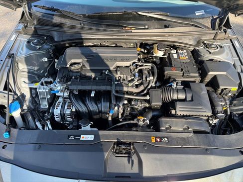Used 2026 Hyundai Elantra SE FWD image 24