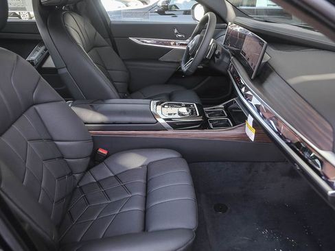New 2026 BMW 760i xDrive w/ Premium Package AWD/4WD image 13