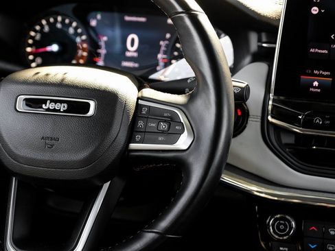 Used 2022 Jeep Compass Limited image 27