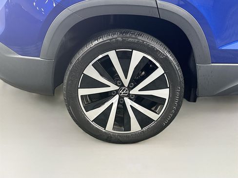 Used 2023 Volkswagen Taos SE w/ Panoramic Sunroof Package FWD image 11