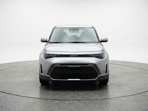 Used 2025 Kia Soul LX w/ LX Technology Package FWD image 2