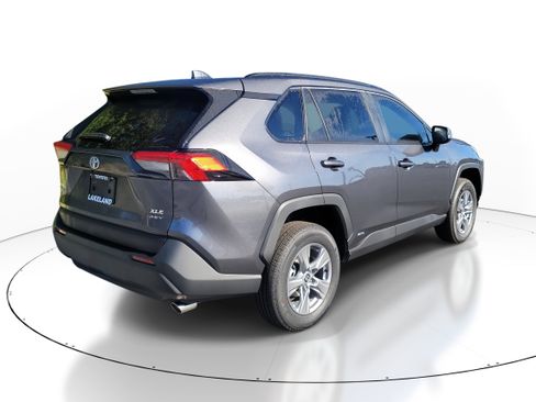 Used 2025 Toyota RAV4 XLE image 7