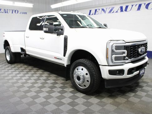 Used 2025 Ford F450 Platinum w/ FX4 Off-Road Package image 3
